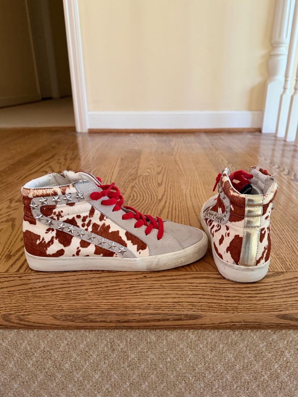 Vintage Havana Catherine High-Top  Cow Print Sneakers. Women’s 8.5